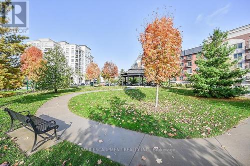 601 - 3000 Creekside Drive, Hamilton, ON - Outdoor