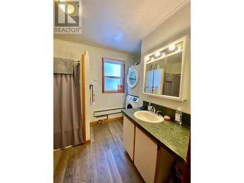 1950 First Avenue, Rossland, BC - Indoor Photo Showing Bathroom