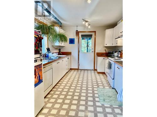 1950 First Avenue, Rossland, BC - Indoor Photo Showing Kitchen