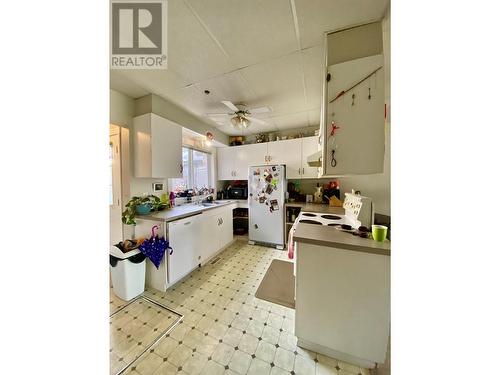 1950 First Avenue, Rossland, BC - Indoor Photo Showing Kitchen