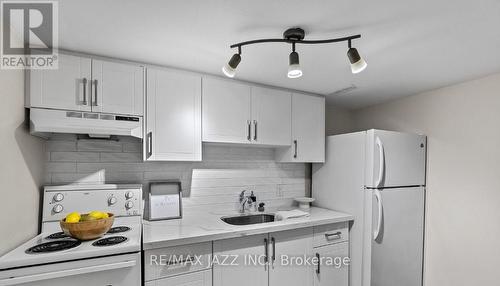 Lower - 357 Dovedale Drive, Whitby (Downtown Whitby), ON - Indoor Photo Showing Kitchen