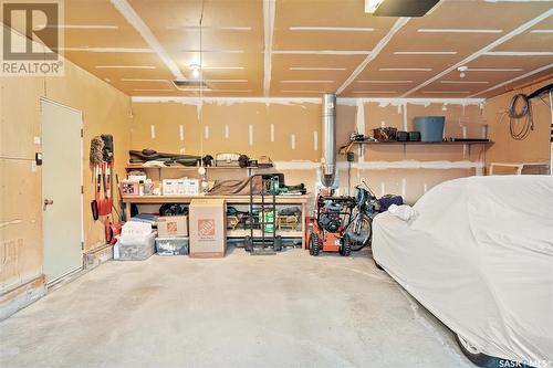 26 Kindrachuk Crescent, Saskatoon, SK - Indoor Photo Showing Garage