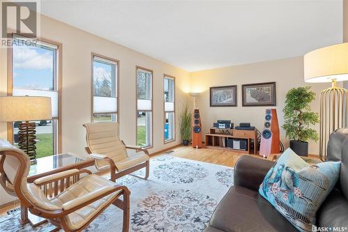 26 Kindrachuk Crescent, Saskatoon, SK - Indoor Photo Showing Living Room