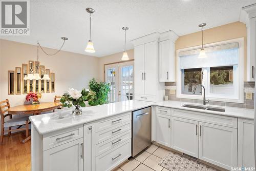 26 Kindrachuk Crescent, Saskatoon, SK - Indoor Photo Showing Kitchen With Double Sink With Upgraded Kitchen