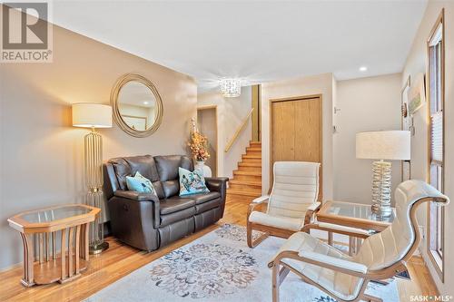 26 Kindrachuk Crescent, Saskatoon, SK - Indoor Photo Showing Living Room