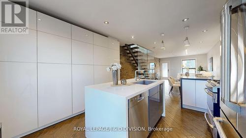 38 Fielding Avenue, Toronto, ON - Indoor Photo Showing Kitchen With Upgraded Kitchen