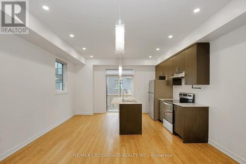 788 Kootenay Path, Oshawa, ON - Indoor Photo Showing Kitchen