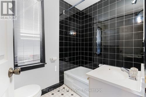 415 Concord Avenue, Toronto, ON - Indoor Photo Showing Bathroom