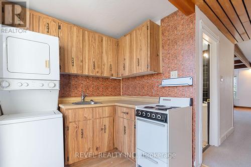 415 Concord Avenue, Toronto, ON - Indoor Photo Showing Laundry Room