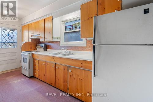 415 Concord Avenue, Toronto, ON - Indoor Photo Showing Kitchen With Double Sink