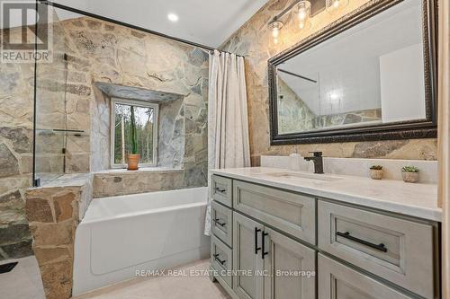 13567 2Nd Line, Milton, ON - Indoor Photo Showing Bathroom