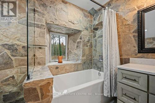 13567 2Nd Line, Milton, ON - Indoor Photo Showing Bathroom