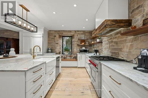 13567 2Nd Line, Milton, ON - Indoor Photo Showing Kitchen With Upgraded Kitchen