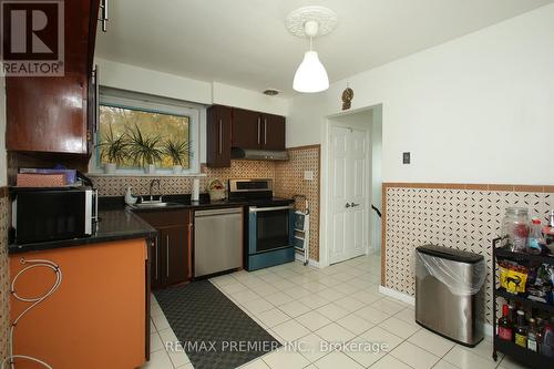 36 Newlin Crescent, Toronto, ON - Indoor Photo Showing Kitchen