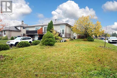 36 Newlin Crescent, Toronto, ON - Outdoor