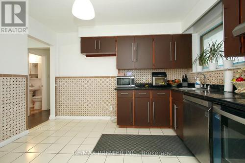 36 Newlin Crescent, Toronto, ON - Indoor Photo Showing Kitchen