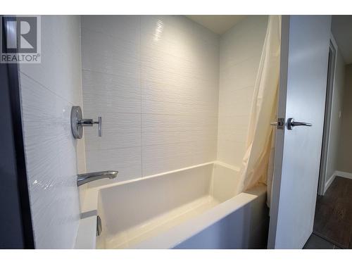 2501 489 Interurban Way, Vancouver, BC - Indoor Photo Showing Bathroom