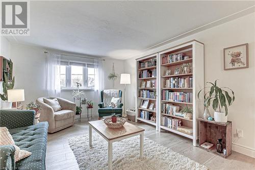 Sitting room with light hardwood / wood-style floors and a textured ceiling - 476 Prospect Street, Kitchener, ON 