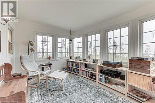 Sitting room with vaulted ceiling - 476 Prospect Street, Kitchener, ON 