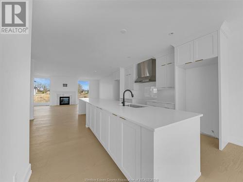 4557 Valerio Crescent, Lasalle, ON - Indoor Photo Showing Kitchen