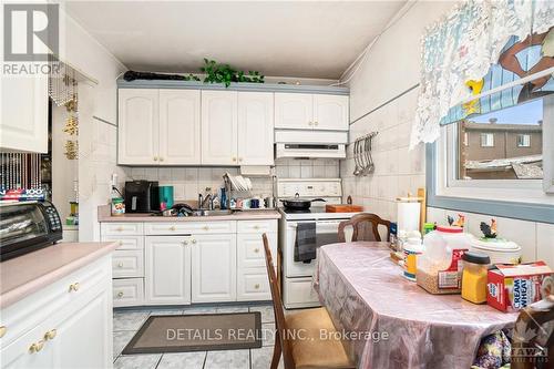 3140 Fenmore Street, Ottawa, ON - Indoor Photo Showing Kitchen