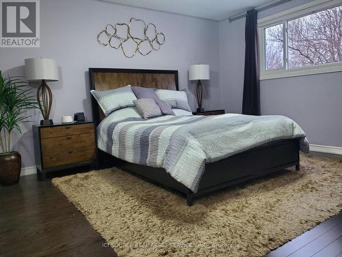 Main Fl - 32 Harnworth Drive, Toronto, ON - Indoor Photo Showing Bedroom