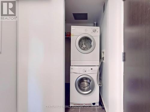 228 - 376 Highway 7 E, Richmond Hill, ON - Indoor Photo Showing Laundry Room