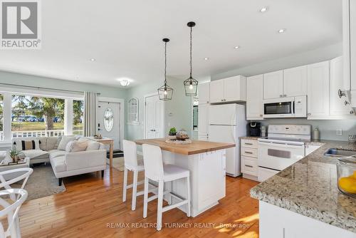 128 Queen Street, Newmarket, ON - Indoor Photo Showing Kitchen