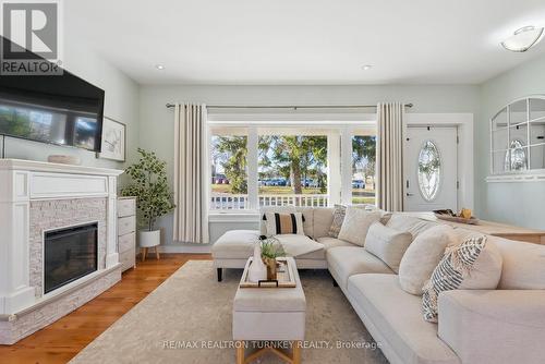 128 Queen Street, Newmarket, ON - Indoor Photo Showing Living Room With Fireplace