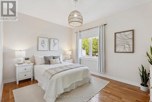 128 Queen Street, Newmarket, ON - Indoor Photo Showing Bedroom