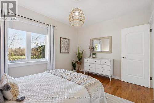 128 Queen Street, Newmarket, ON - Indoor Photo Showing Bedroom