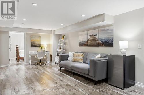 128 Queen Street, Newmarket, ON - Indoor Photo Showing Living Room