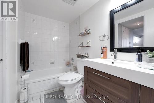 1811 - 410 Mclevin Avenue, Toronto, ON - Indoor Photo Showing Bathroom