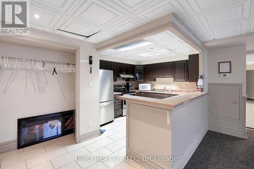 1811 - 410 Mclevin Avenue, Toronto, ON - Indoor Photo Showing Kitchen