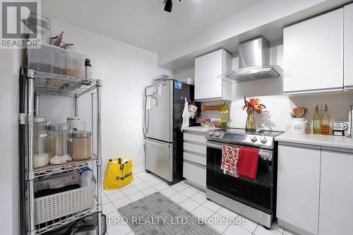 1811 - 410 Mclevin Avenue, Toronto, ON - Indoor Photo Showing Kitchen