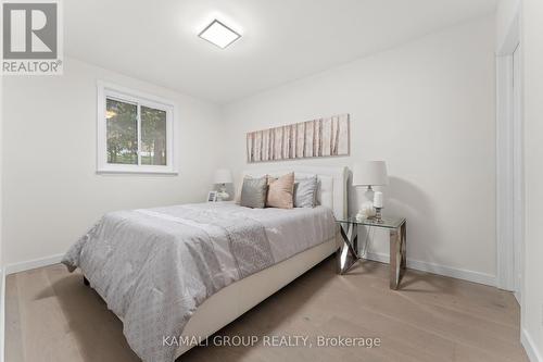 122 Longford Drive, Newmarket, ON - Indoor Photo Showing Bedroom