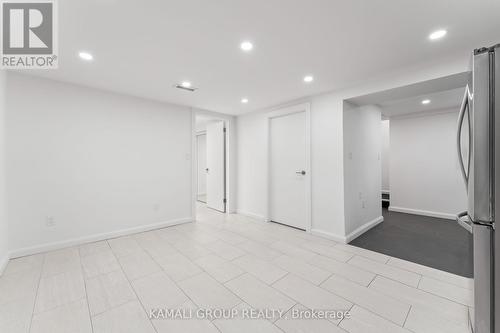 122 Longford Drive, Newmarket, ON - Indoor Photo Showing Other Room