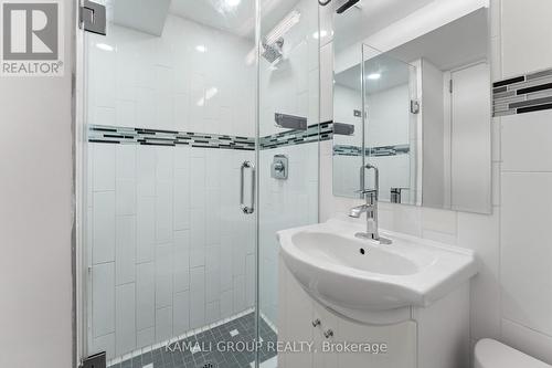 122 Longford Drive, Newmarket, ON - Indoor Photo Showing Bathroom