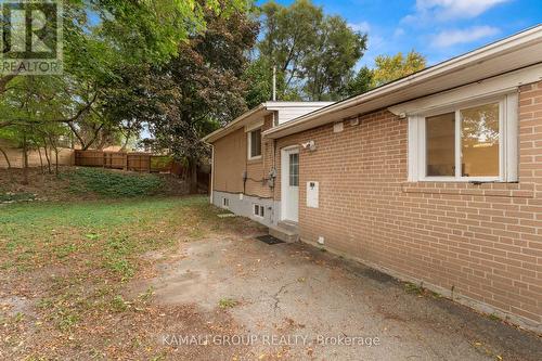 122 Longford Drive, Newmarket, ON - Outdoor With Exterior