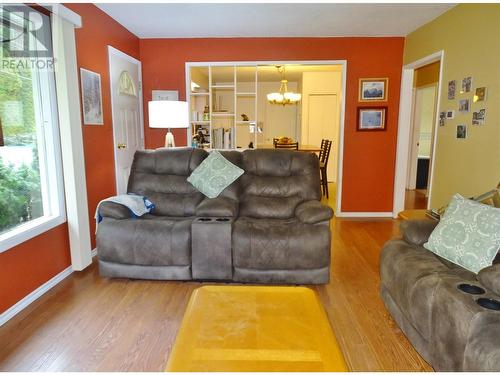 2057 Cook Avenue, Rossland, BC - Indoor Photo Showing Living Room