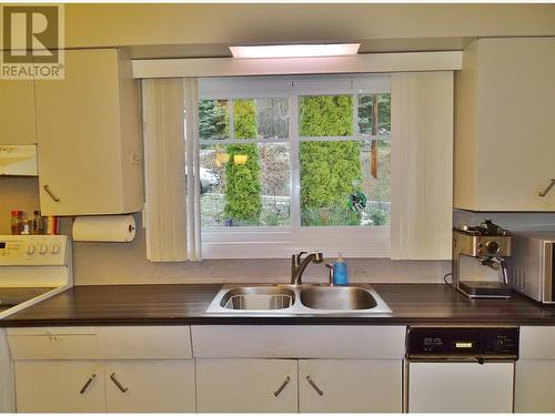 2057 Cook Avenue, Rossland, BC - Indoor Photo Showing Kitchen With Double Sink