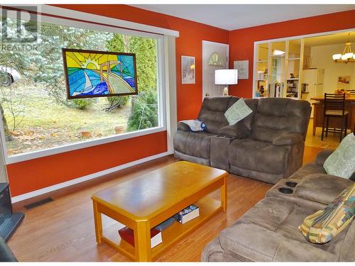 2057 Cook Avenue, Rossland, BC - Indoor Photo Showing Living Room