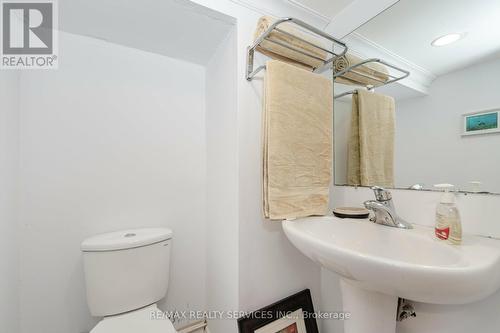 73 Wellington Street E, Brampton, ON - Indoor Photo Showing Bathroom