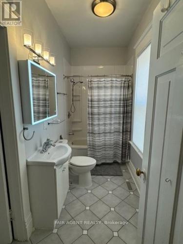 16 Woodward Avenue, London, ON - Indoor Photo Showing Bathroom