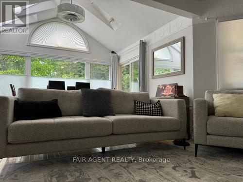 16 Woodward Avenue, London, ON - Indoor Photo Showing Living Room