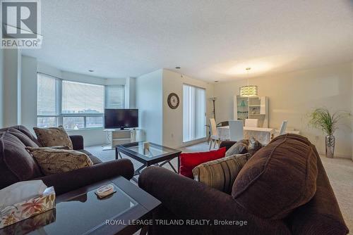 408 - 30 Chapman Court, London, ON - Indoor Photo Showing Living Room