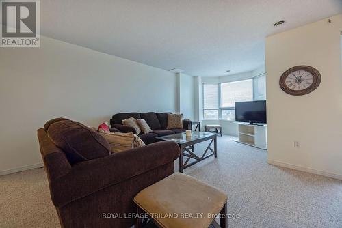 408 - 30 Chapman Court, London, ON - Indoor Photo Showing Living Room