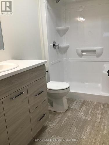 6 Vaughn Court, Belleville, ON - Indoor Photo Showing Bathroom