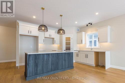 6 Vaughn Court, Belleville, ON - Indoor Photo Showing Kitchen With Upgraded Kitchen