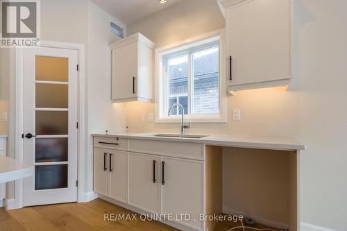 6 Vaughn Court, Belleville, ON - Indoor Photo Showing Kitchen